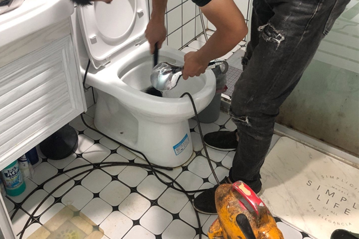 朔城马桶堵塞自己疏通还是找师傅?专业上门服务让你省时更省心